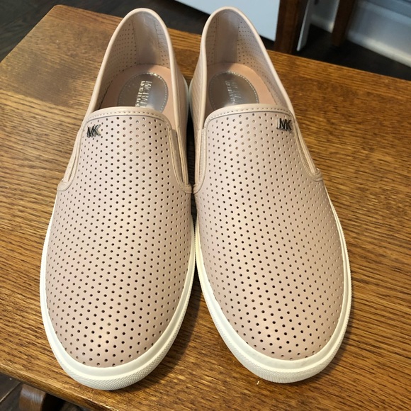 michael kors sneakers size 9